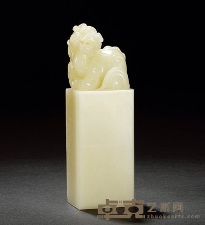 寿山白芙蓉石古兽钮扁章 2.2×3×9cm