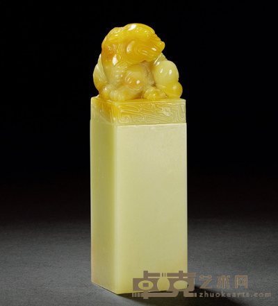 青田金玉冻石兽钮方章 2.9×2.9×10cm