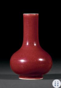 清雍正 霁红釉直颈瓶
