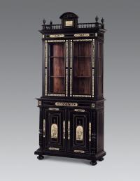 19世纪 意大利黑檀木贴皮镶象牙实木两截玻璃柜