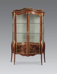 19世纪 法国路易十五风格贴皮“马丹”漆画双门玻璃柜