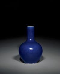 清乾隆 霁蓝釉大天球瓶