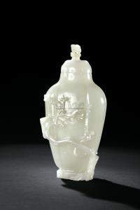 清中期 白玉雕倭角梅花纹瓶