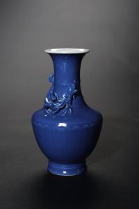 清雍正 蓝釉螭龙菊瓣瓶