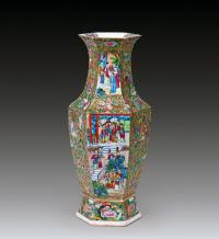 清中期 广彩人物纹六方瓶