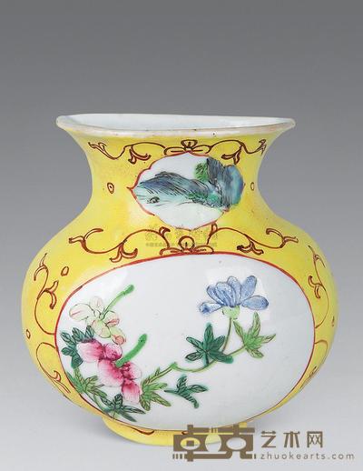 清嘉庆 粉彩花卉壁瓶 高10.5cm