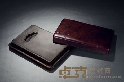 清·雙龍首慶蝠門端硯 16.8×11.2×2.2cm