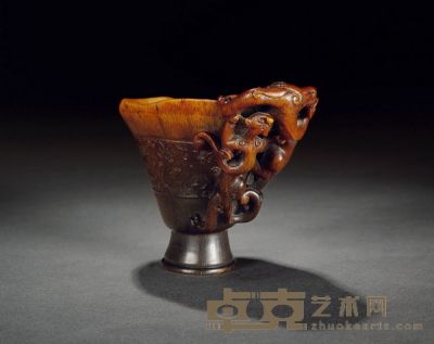 明·犀角雕螭龙杯 高：9.5cm 長：11cm