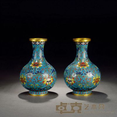 清·銅胎掐絲琺瑯花瓶一對 高：15.5cm 口徑：4.9cm 足徑：5.5cm