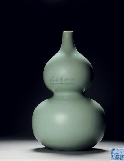 清嘉庆 冬青釉葫芦瓶