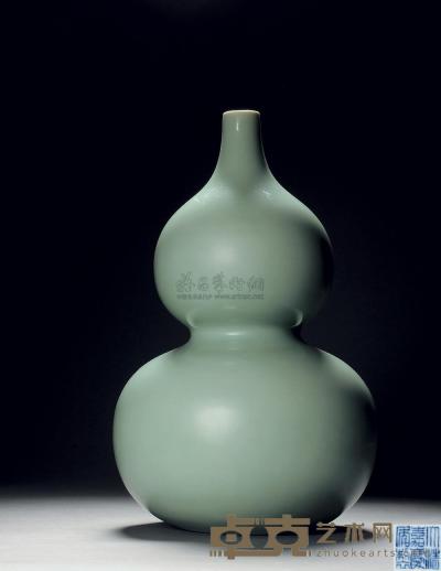 清嘉庆 冬青釉葫芦瓶 高31.7cm