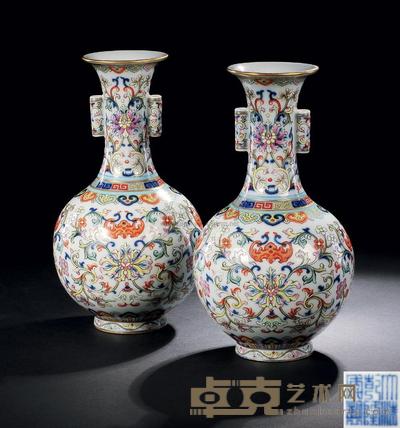 清乾隆 粉彩缠枝花卉蝠纹双耳瓶 （二件） 高18.5cm