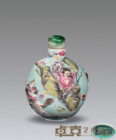 清乾隆 粉彩雕瓷刀马人物鼻烟壶 高6.5cm