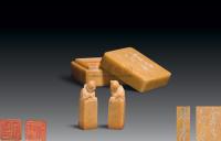 清 寿山石雕印盒连方章 （二枚）