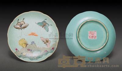 清 绿地粉彩花蝶盘 (两件) 直径11.2cm