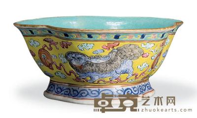清 黄地粉彩狮纹碗 高7.5cm