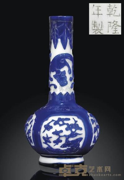 A BLUE-OVERLAY WHITE GLASS BOTTLE VASE 高26.5cm