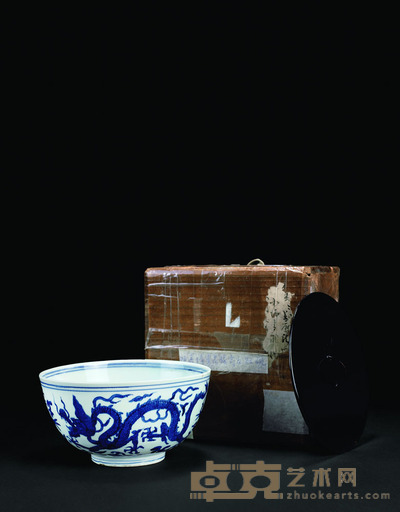 明嘉靖 青花龙纹碗 直径17.3cm