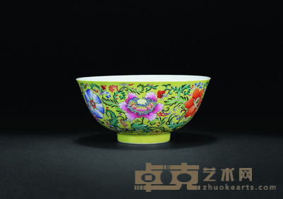 清嘉庆 黄地洋彩花卉纹宫碗 直径15.7cm