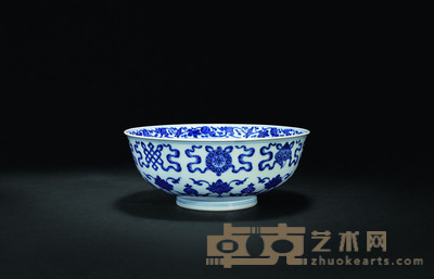 清乾隆 青花缠枝莲托八宝纹碗 直径17.3cm