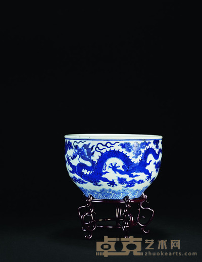 清乾隆 青花海水云龙纹案缸 直径21.2cm