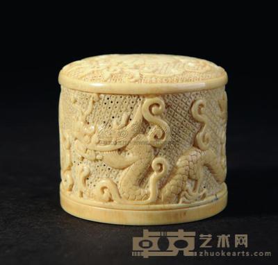 骨雕小盒 直径4.2cm；高3.5cm