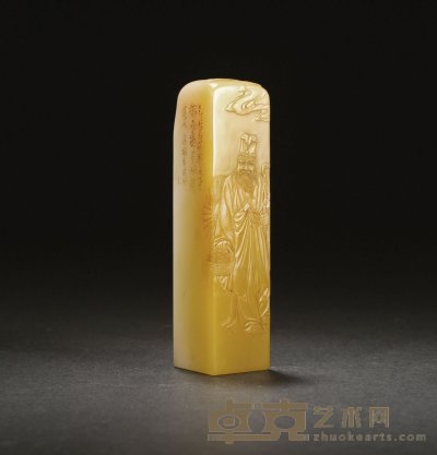 石秀作寿山黄白芙蓉石东坡像薄意章 2.8×2.8×11.2cm