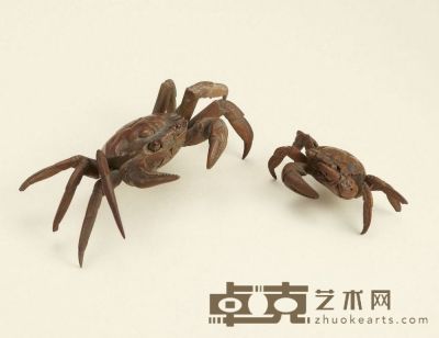 清·竹雕螃蟹两只 1.高：5.1cm 2.高：3.7cm