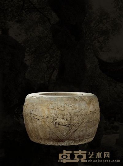 明·太湖石披巾祥兽纹井圈 66×41.5cm