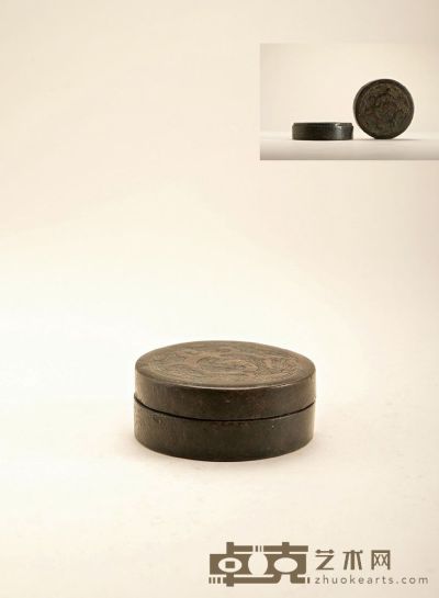 明 卷草龙纹香盒 高：3.5cm 直径：8.6cm 重：379g