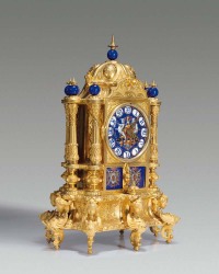 十九世纪法国 铜鎏金蓝瓷哥特式炉台钟