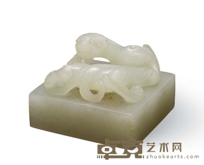 清 青白玉雕螭龙纹钮印 L 3.7 cm.