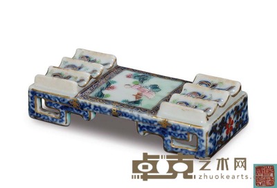 清乾隆 粉彩人物笔床 L 8.5 cm.