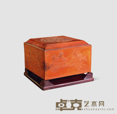 清 楠木雕团龙花卉方盒 11.5×11.5×9cm
