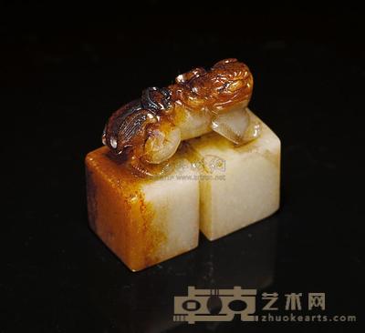 提油兽纽连章 长5cm;宽4.7cm