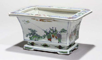 early 18th century A Doucai rectangular jardiniere