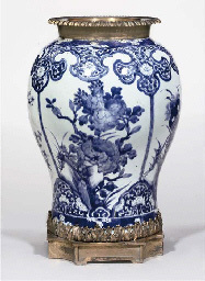 Kangxi A large blue and white ormolu-mounted vase