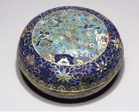 circa 1800 A Large cloisonne circular box and cover