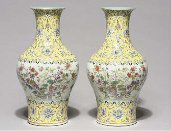 20TH CENTURY A PAIR OF FAMILLE ROSE YELLOW-GROUND VASES