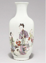 early 20th Century A famille rose ovoid vase