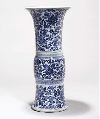 Kangxi A blue and white beaker vase， gu