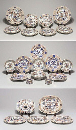 18TH CENTURY A CHINESE IMARI PART DINNER SERVICE