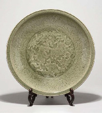 MING DYNASTY A LARGE CARVED CELADON DEEP DISH