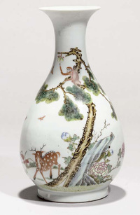 Daoguang A famille rose bottle vase， yuhuchunping， Daoguang