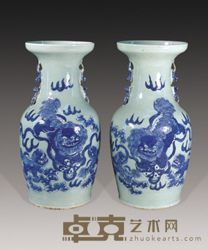 清同治 豆青青花狮纹瓶（二件） 高43cm