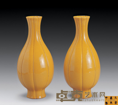 民国 黄釉瓜棱形瓶（一对） 高22cm