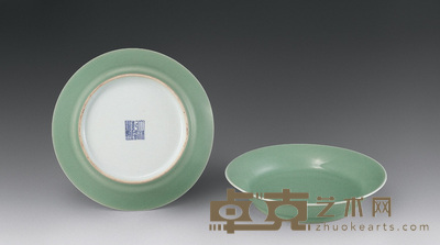 清乾隆 豆青釉盘（二件） 直径16.7cm