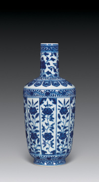 十九世纪 青花折枝花纹瓶