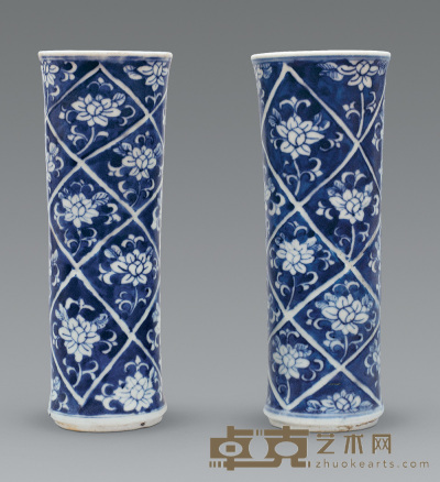 清康熙 青花地白纹开光折枝花筒瓶（一对） 高14.5cm