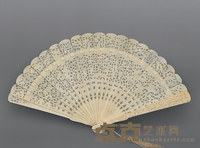 清 象牙雕花卉人物扇 长47cm;宽27cm